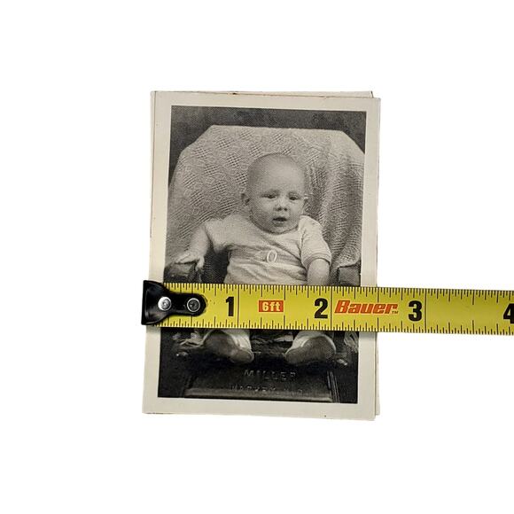 Vtg Baby Photos Original Monochrome Photography Found Portrait Snapshot Lot of 2 - Picture 3 of 4